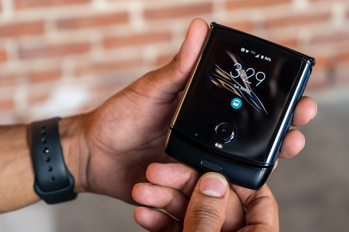 Motorola pospone el lanzamiento de su plegable Razr